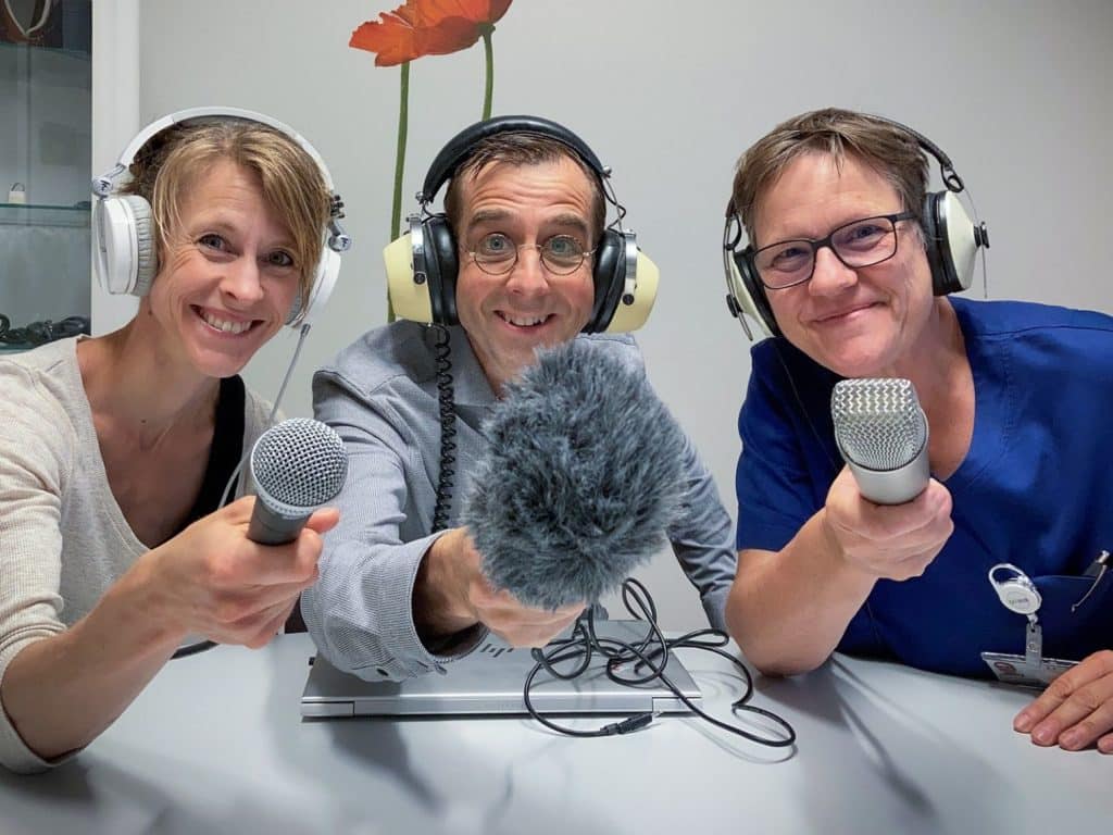 Radio Jojo: The editorial team recording in the studio.