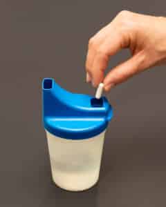 medikamenteneinnahme medikament becher