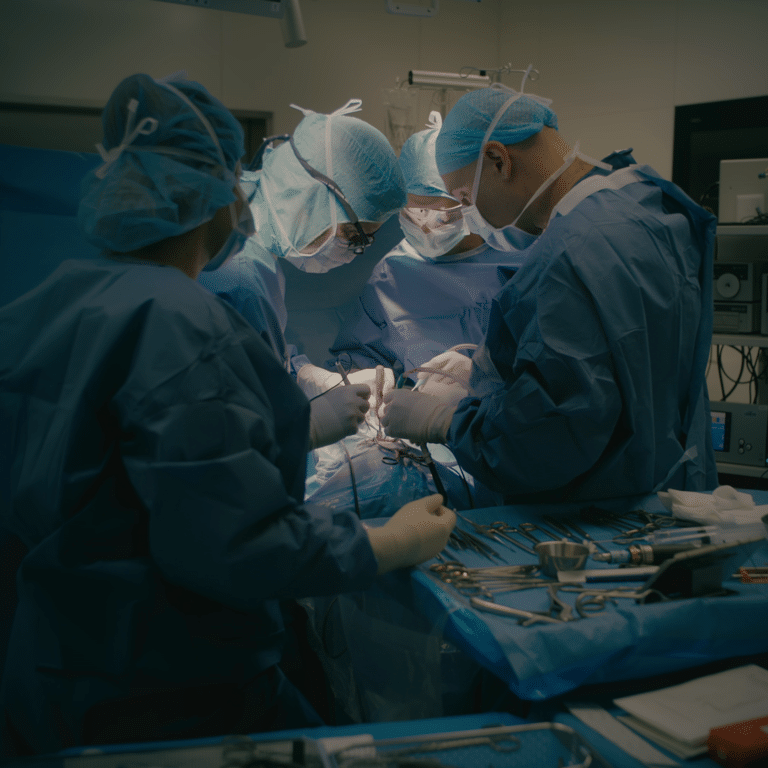 Operateure im OP-Raum des UKBB