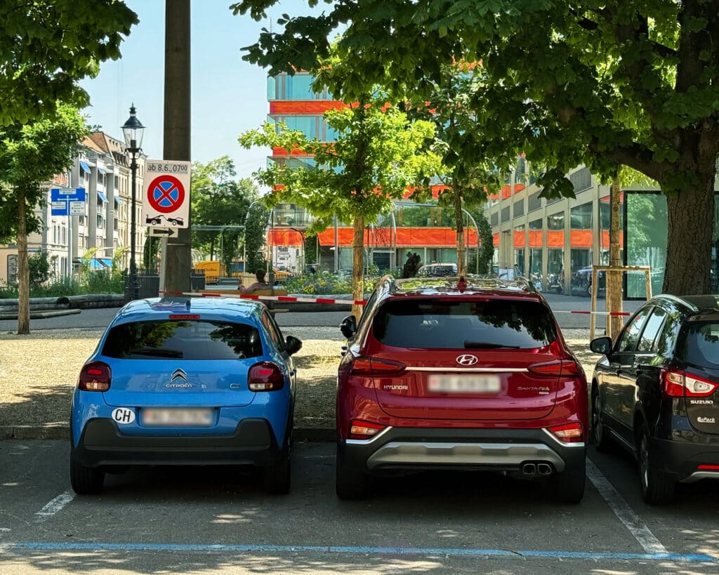 Parkplätze an der Pestalozzistrasse mit Blick auf das UKBB