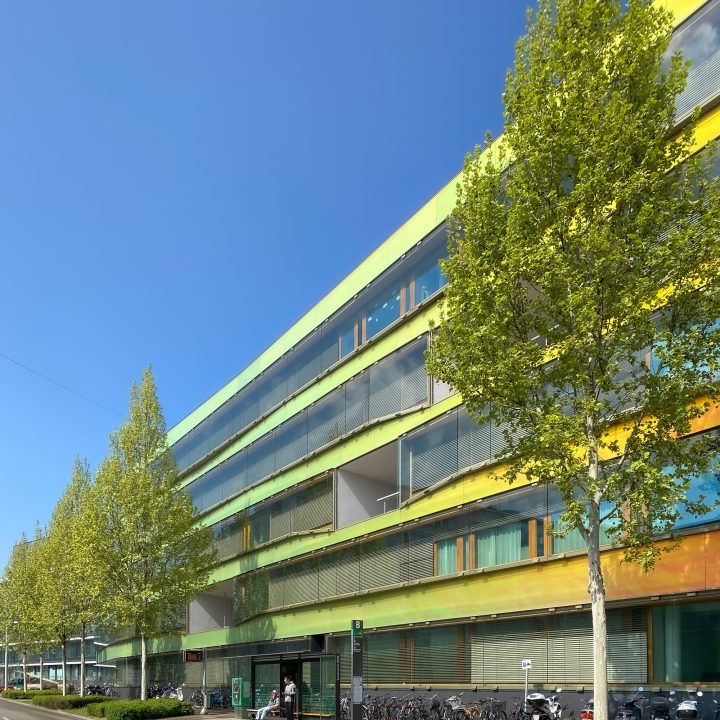 Gebäude_Schanzenstrasse_Frühling